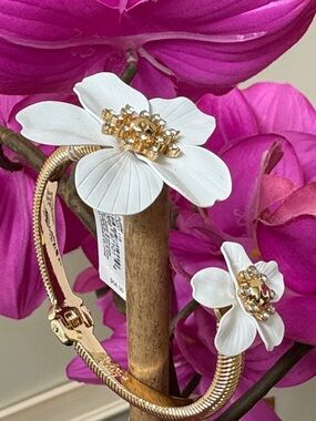 Lilly Pulitzer White Orchid Bracelet with Gold and Rhinestone Accents - O/S, NWT